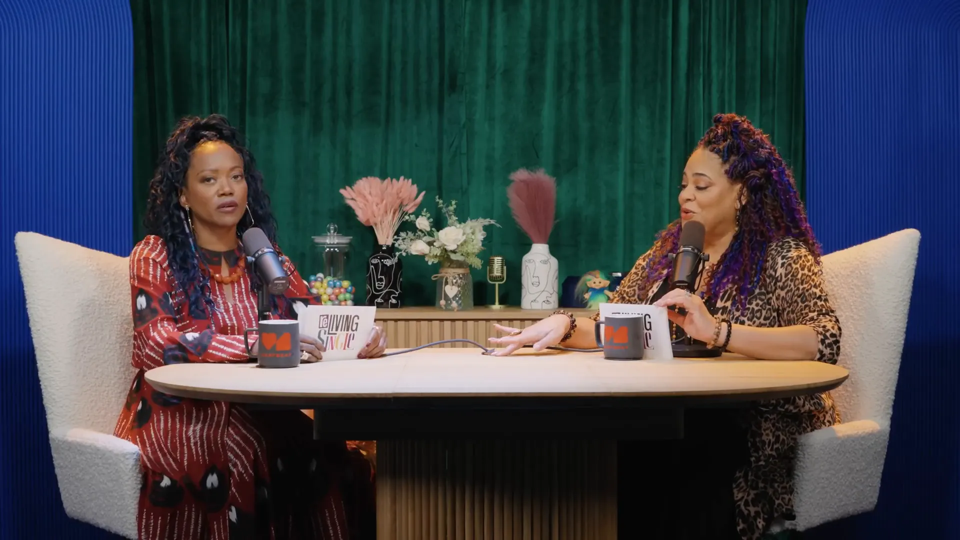 Kim Coles and Queen Latifah bonding as tomboys